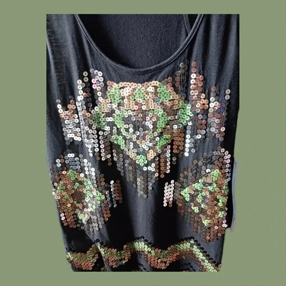 -Almost Famous sequin tank top black gold & green sequin color - Picture 4 of 6